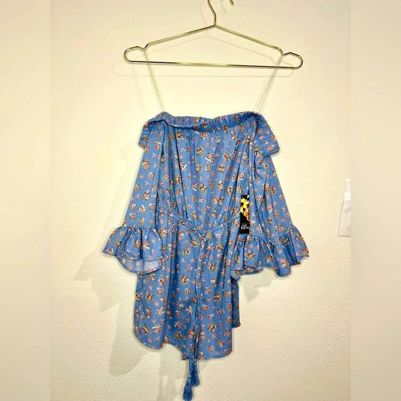 🆕 Hint of Blush Blue Floral Romper - Picture 2 of 12